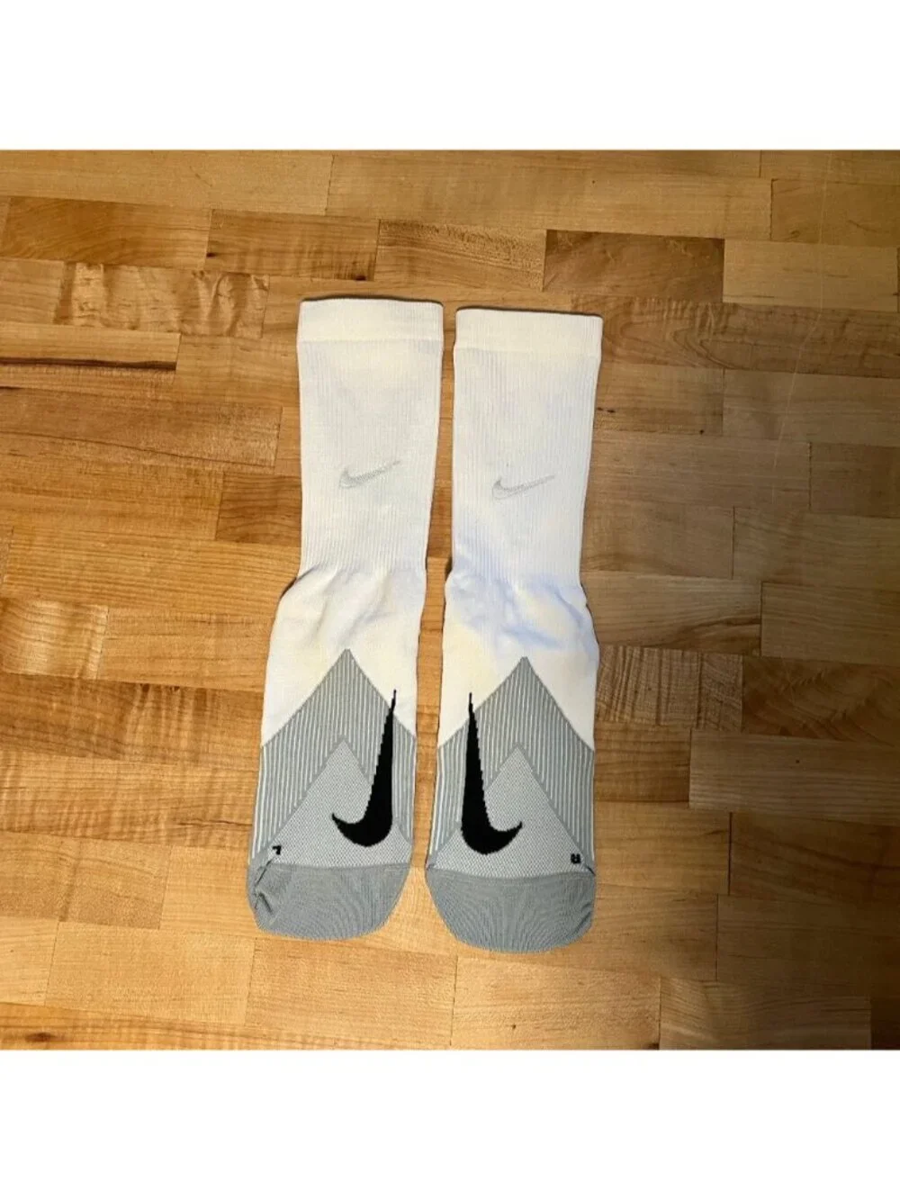 Men's Medium 8-9.5 Nike Spark Lightweight Dri Fit Crew Running Socks